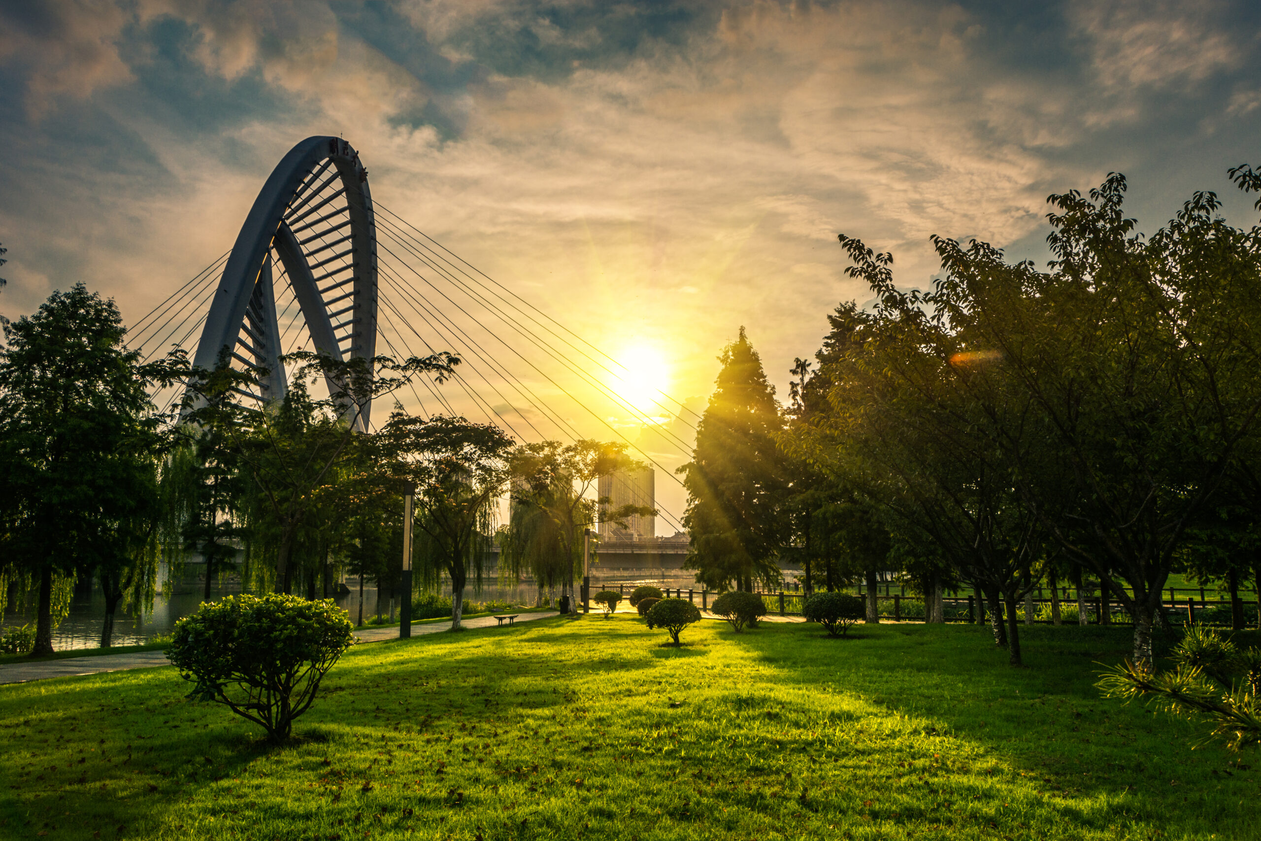 ALT: Wide lawn and pathways at Jinnah Park Sialkot under clear blue skies.